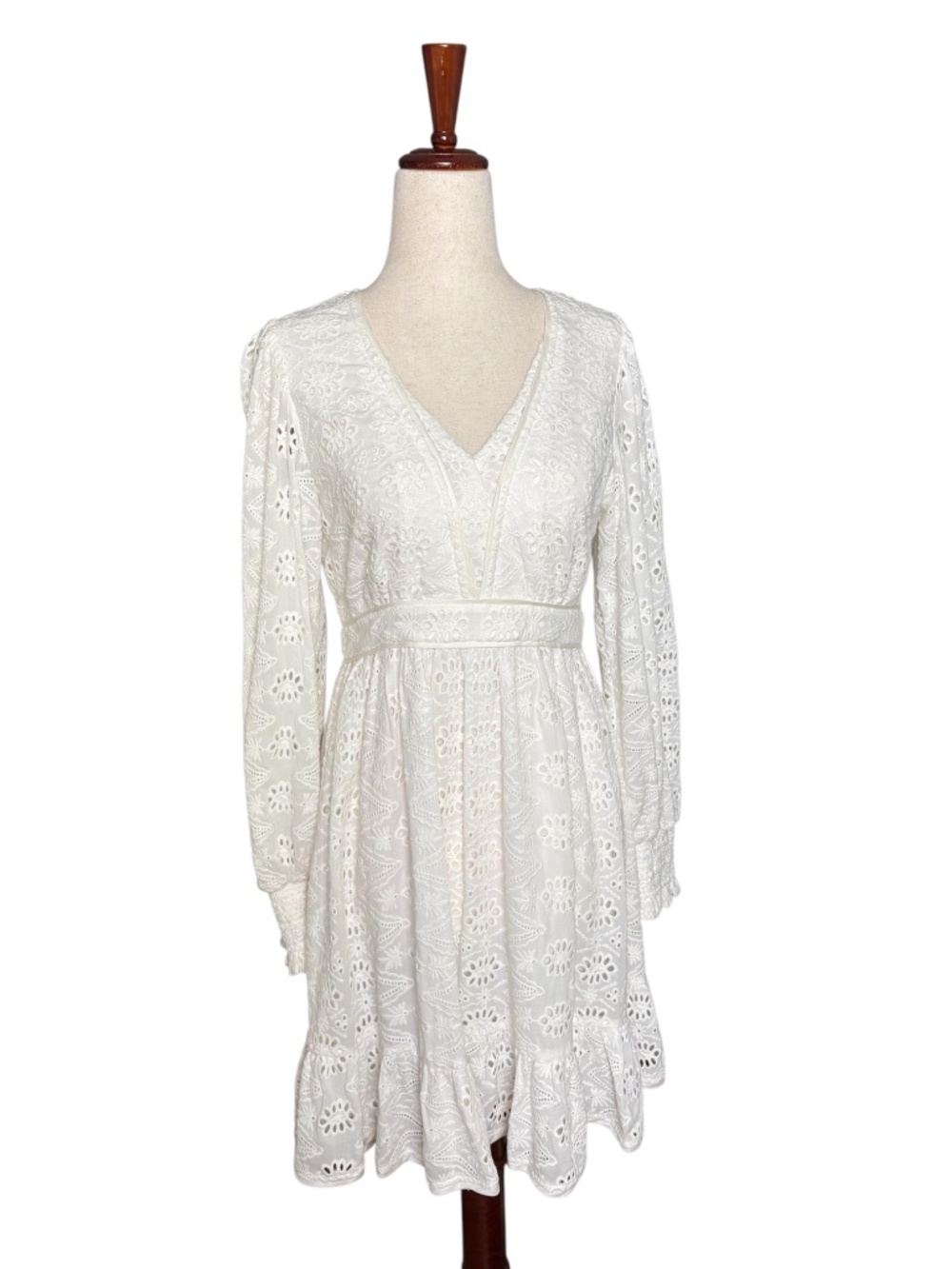 Alice + Olivia Marita White Floral Eyelet Embroidery V-Neck Mini Dress Size XS